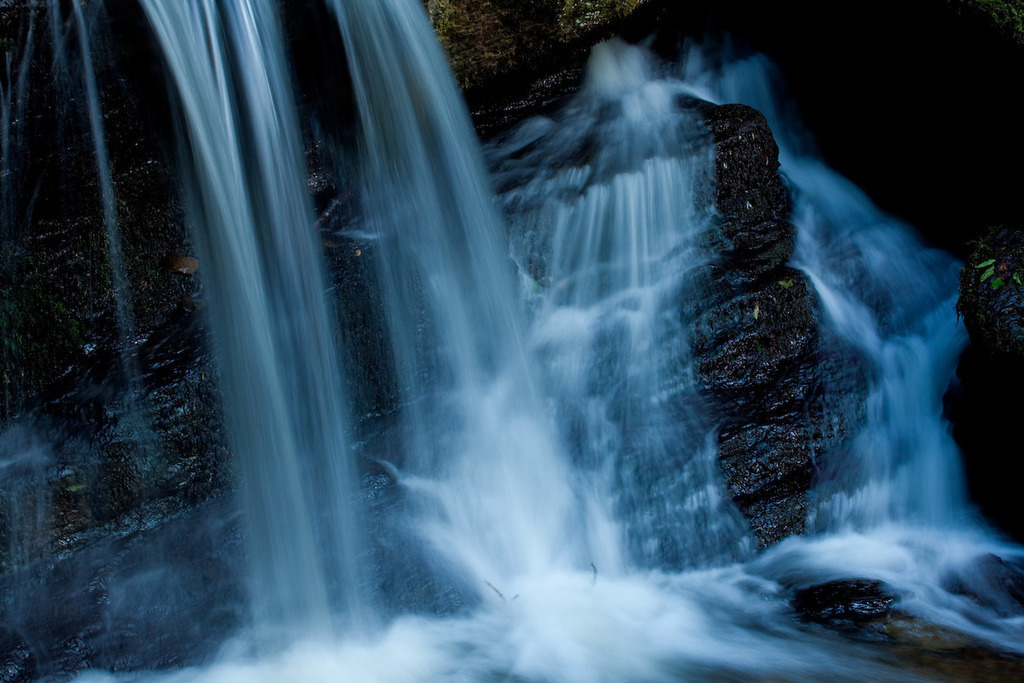 210826-287 | Europa, DEU, Deutschland, Rheinland-Pfalz, Hunsrueck, Oppenhausen , Ehrbachtal, Ehrbachklamm, Typische Landschaft in der Klamm, Wasserfall, Natur, Umwelt, Landschaft, Jahreszeiten, Stimmungen, Landschaftsfotografie, Landschaften, Landschaftsphoto, Landschaftsphotographie, Tourismus, Touristik, Touristisch, Touristisches, Urlaub, Reisen, Reisen, Ferien, Urlaubsreise, Freizeit, Reise, Reiseziele, Ferienziele, Oppenhausen ist der westlichste Ortsbezirk der Stadt Boppard, der bis 2 km an die Mosel heranreicht und zum Niederkirchspiel gehoert. Der Ehrbach ist ein etwa 20 km langer rechter Nebenfluss der Mosel in Rheinland-Pfalz. Umgangssprachlich wird er gelegentlich mit der Ehrbachklamm gleichgesetzt, die jedoch nur ein 1,5 Kilometer langes Teilstueck des Mittellaufs ist. Quelle - https://de.wikipedia.org/wiki/Ehrbach

[Fuer die Nutzung gelten die jeweils gueltigen Allgemeinen Liefer-und Geschaeftsbedingungen. Nutzung nur gegen Verwendungsmeldung und Nachweis. Download der AGB unter http://www.image-box.com oder werden auf Anfrage zugesendet. Freigabe ist vorher erforderlich. Jede Nutzung des Fotos ist honorarpflichtig gemaess derzeit gueltiger MFM Liste - Kontakt, Uwe Schmid-Fotografie, Duisburg, Tel. (+49).2065.677997, ..archiv@image-box.com, www.image-box.com] - Realisiert mit Pictrs.com