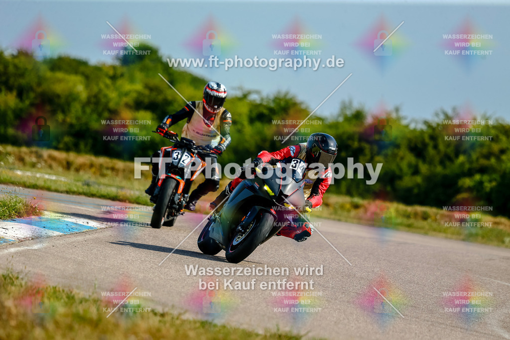 Chambley Juli-0524 | Hier findet Ihr Bilder von Touristenfahrten auf der Nürburgring Nordschleife oder von anderen Veranstaltungen die ich besucht habe. Viel Spass beim Durch Schauen 