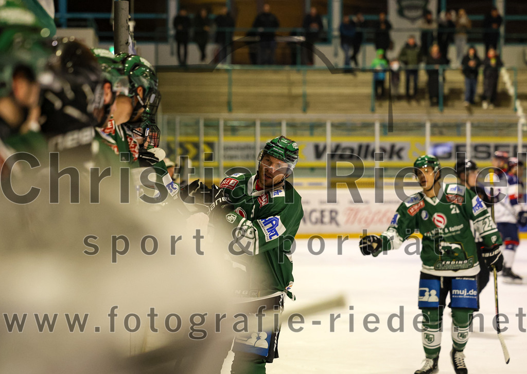 2024-01-05_087_TSV_Erding_gegen_VfE_Ulm-Neu-Ulm | Erding, Deutschland, 05.01.2024:
Eishockey, Bayernliga Vorrunde 2023 / 2024, 22. Spieltag, TSV Erding gegen VfE Ulm/Neu-Ulm, Endergebnis: 7:6

Thomas Plihal (Erding Gladiators, #39)

Foto: Christian Riedel / fotografie-riedel.net