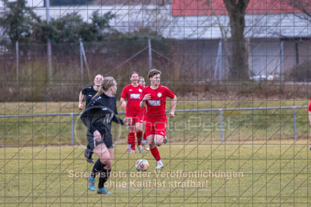 20250223_140838_0473 | #,1.FC Donzdorf (rot) vs. TSV Tettnang (schwarz), Fussball, Frauen-WFV-Pokal Achtelfinale, Saison 2024/2025, Rasenplatz Lautertal Stadion, Süßener Straße 16, 73072 Donzdorf, 23.02.2025 - 13:00 Uhr,Foto: PhotoPeet-Sportfotografie/Peter Harich