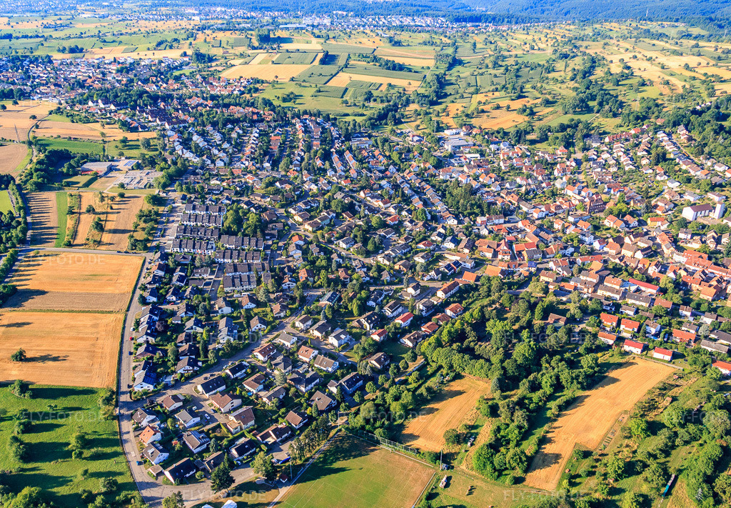 Luftbild: Esslinger Straße im Ortsteil Grünwettersbach in Karlsruhe im Bundesland Baden-Württemberg in Deutschland.Foto: IMG_083960.jpg vom 26.07.2015 durch Werner Riehm/FLY-FOTO.deAuflösung des Originals: 5256 x 3648 px