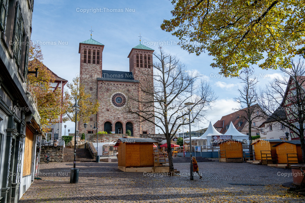 DSC_8926 | Marktplatz bensheim, Kirche Sankt georg, Herbstlaub, ,, Bild: Thomas Neu