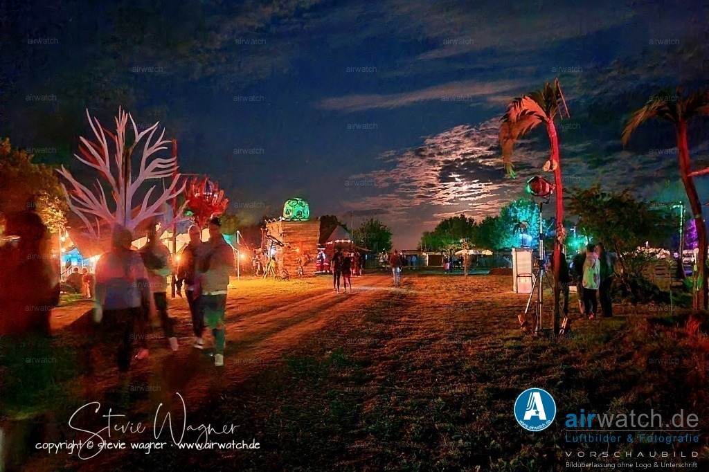 Bachblyten® Festival 2023 | Entdecken Sie atemberaubende Luftbilder und Fotografien auf airwatch.de - Tauchen Sie ein in eine Welt voller faszinierender Aufnahmen aus der Vogelperspektive.