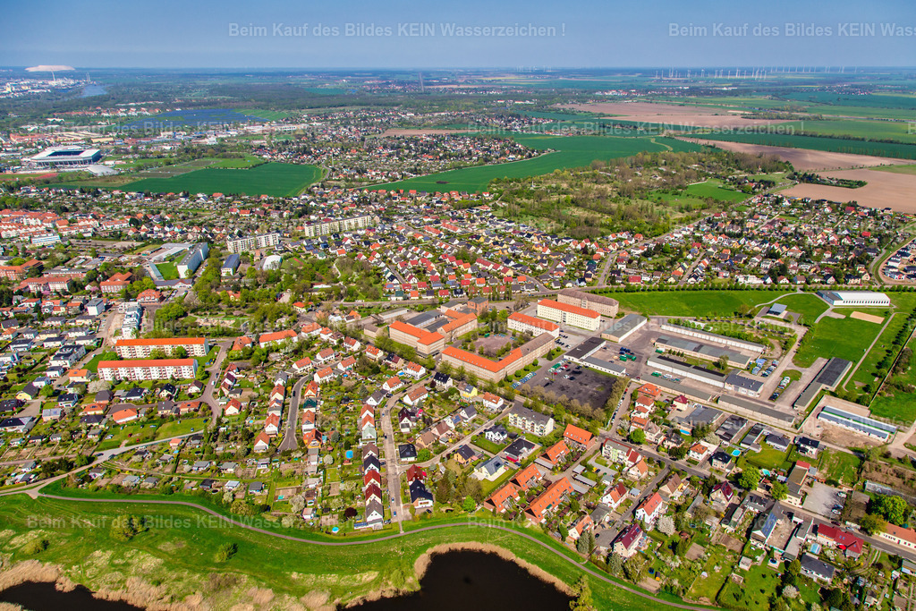 Magdeburg Cracau Pechau-8754 | Aktuell wird im City Carrè die Ausstellung "Magdeburg von ganz oben" mit Luftbildern der Stadt präsentiert. Diese Ausstellung zeigt Luftaufnahmen der Stadt, die die Entwicklung Magdeburgs über die Jahre dokumentieren.&nbsp; Die Ausstellung "Magdeburg von ganz oben" läuft vom 5. bis 30. Mai 2025
 - Realizado com Pictrs.com