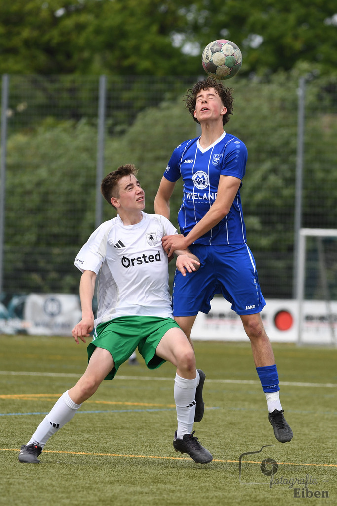 FC Rastede-JSG Esens/Dornum | B-Jugend Bezirksliga; FC Rastede (blau)-JSG Esens/Dornum (weiß) am 24.05.2025 in Rastede (Sportanlage Kötterswegs), Photo: Philip Eiben 2025 - Realisiert mit Pictrs.com