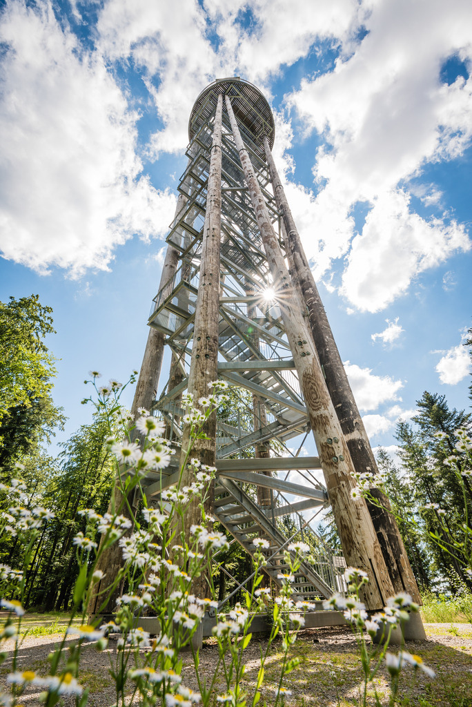 Der Urenkopfturm | Ultra-Weitwinkelaufnahme vom Haslacher Urenkopfturm - Realisiert mit Pictrs.com