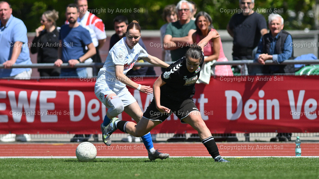 SV Henstedt-Ulzburg vs Holstein Kiel | Sophia Schalke (SVHU #30) / Kira Hasse (Holstein #24) / Fußball-Regionalliga Nord Frauen 2024/2025 / 21. Spieltag, SV Henstedt-Ulzburg vs Holstein Kiel / Beckersberg A-Platz / Henstedt-Ulzburg / 11.05.25 - Realisiert mit Pictrs.com