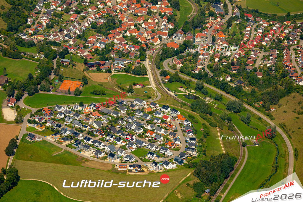 Das Luftbild zeigt :  Gomadingen - Die Luftaufnahme wurde 2024 vom UL-Flugzeug aus erstellt ( keine Drohne ) - Hochauflösende Luftaufnahme - Für grossformatige Ausdrucke geeignet. Die Geschenkidee !Mit Lizenz und Bildrechte bestellbar