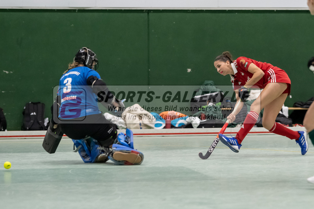SFE_20241201_0003 | Köln, Deutschland, 01.12.2024:  Hockey 1. Bundesliga Damen Rot-Weiss Köln - HTC Uhlenhorst im KTHC Stadion Rot-Weiss Köln Tennis and Hockey Club am 01.12.2024 in Köln, Deutschland. (Foto von Stephan Fehrmann)Köln, Germany, 01.12.2024: Hockey 1. Bundesliga Damen Rot-Weiss Köln - HTC Uhlenhorst in KTHC Stadion Rot-Weiss Köln Tennis and Hockey Club at 01.12.2024 in Köln, Deutschland. (Foto from Stephan Fehrmann)