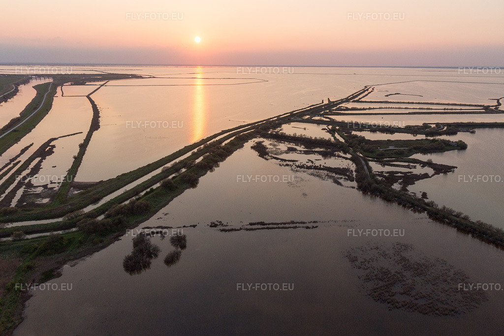 Vue aérienne: Vue de la ville à La Cascina dans le département Émilie-Romagne, Italie. Photo: IMG_098573.jpg prise le 05/04/2017 par Werner Riehm/FLY-FOTO.eu – Résolution de l'original: 5472 x 3648 px