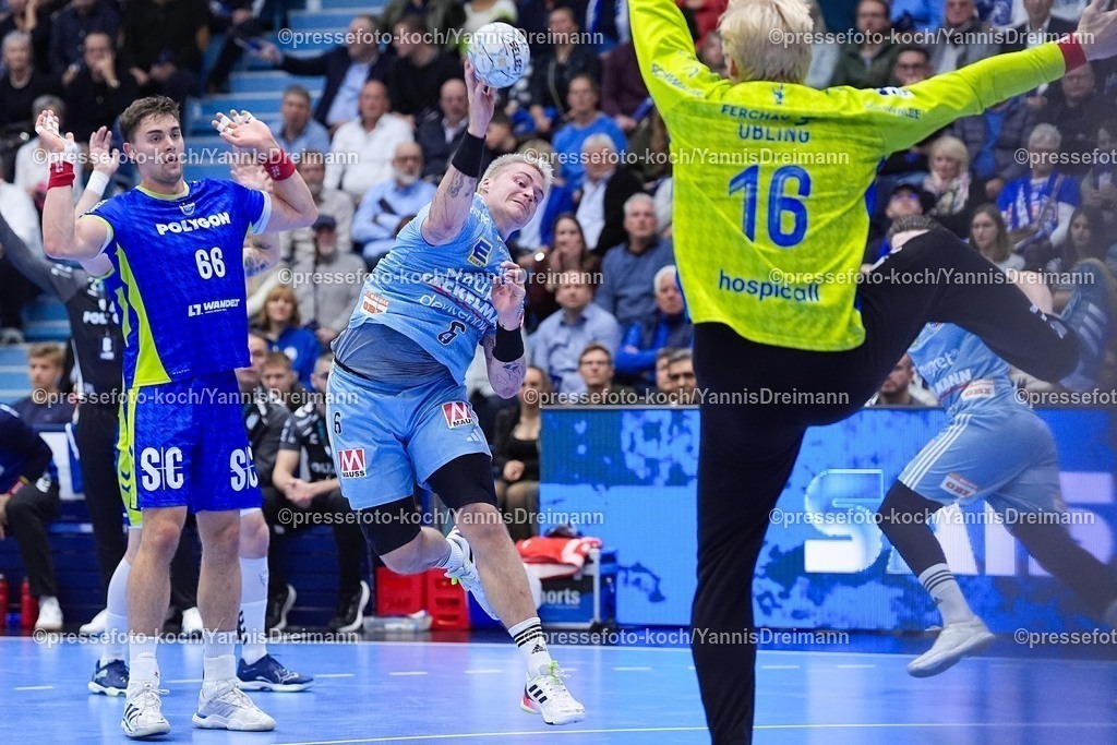 xYDR09102501101 | 09.10.2025, xydrx, Handball, 1.HBL, VFL Gummersbach - HC Erlangen, Schwalbe-Arena: Marek Nissen (HC Erlangen #6) beim Wurf auf das Tor von Bertram Obling (VFL Gummersbach #16)