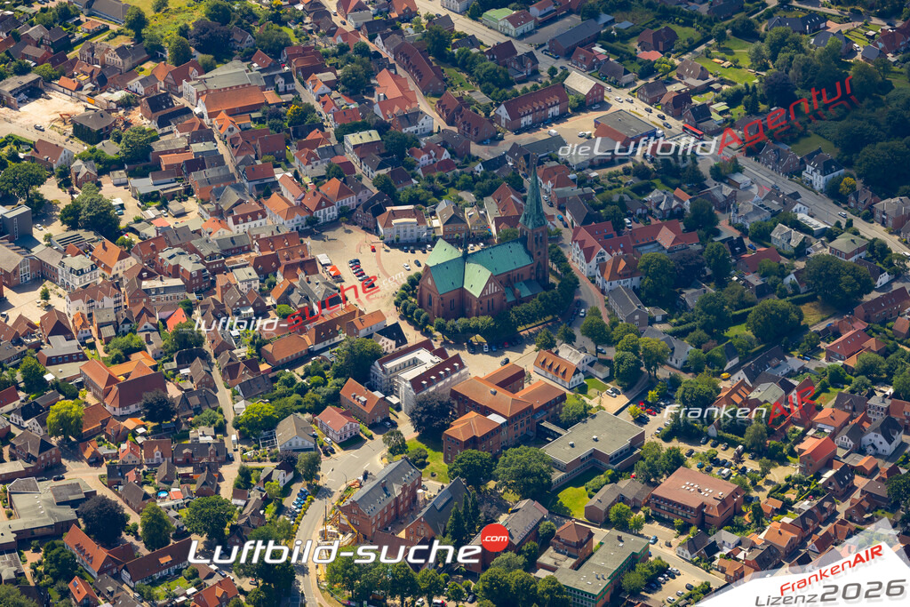 Das Luftbild der Stadt Meldorf wurde 2022 vom Flugzeug heraus erstellt (keine Drohnen-Aufnahmen) Aufnahmehöhe ca.450 Meter- hohe Bildauflösung und Druck-Qualität. Garantiert!