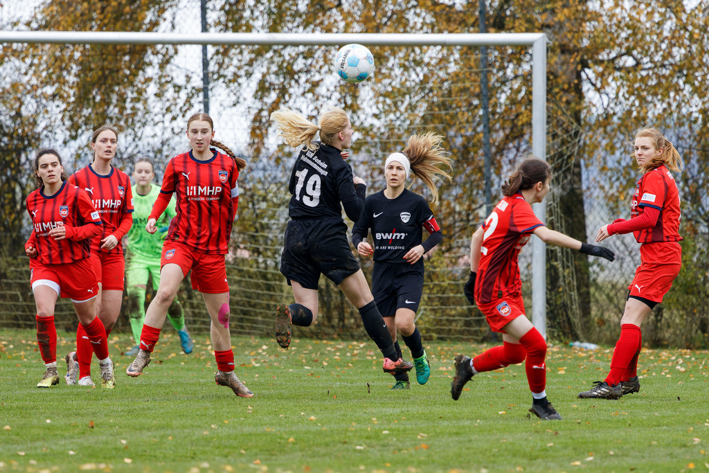 HOHFCH_251109_8040 | 1.FC Heidenheim 1846 II vs. GAST, Fußball, Frauen, Bezirksliga, 2025/2026, X. Spieltag, 03.10.2025 in Heidenheim, Kunstrasen b. Voith-Arena West(Foto: Michael Bulling) - Realisiert mit Pictrs.com