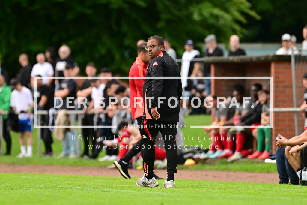 Fußball I Herren I Saison 2025-2026 I Oberliga I 1. Spieltag I HT16 - Nikola Tesla I 02445 | Der Sportfotograf. - Realisiert mit Pictrs.com