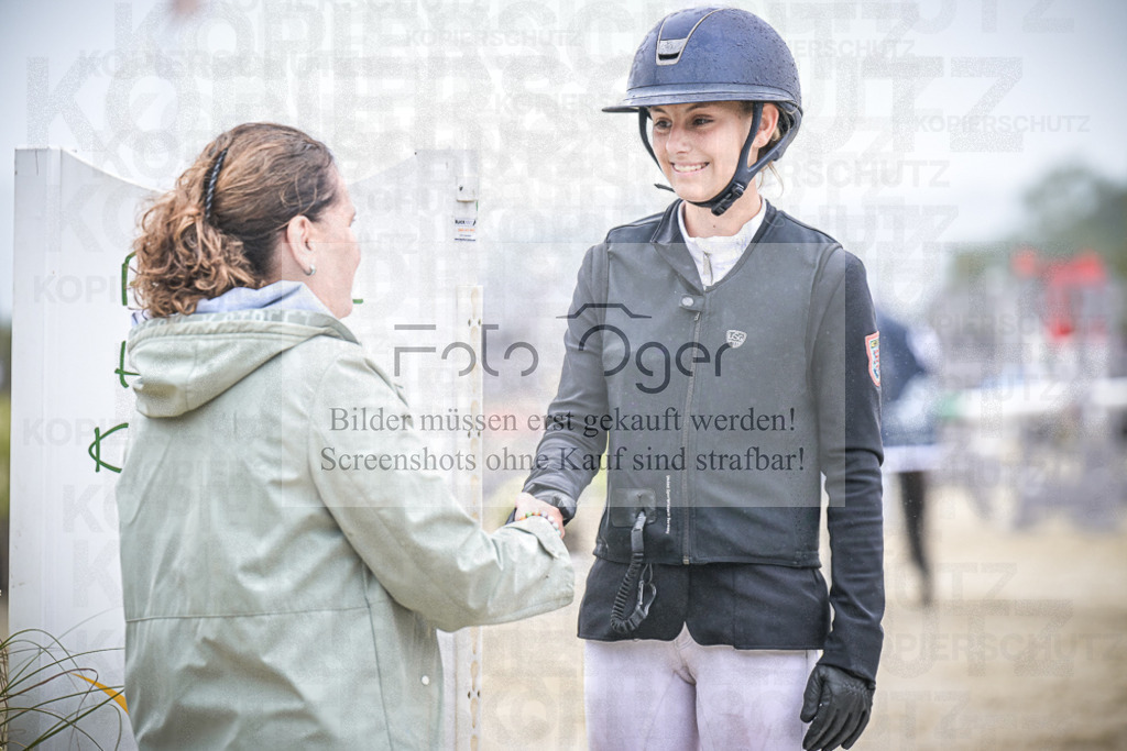 DOS_0058 | Entdecke hochwertige Reitturnierfotos von Foto Oger. Professionell, emotional und authentisch – jetzt Lieblingsmomente im Shop bestellen.Deutschlandweite Turnierfotografie. - Realisiert mit Pictrs.com