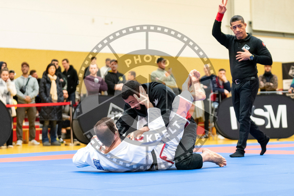 20231118PBB10455 | Fighters compete during the AJP Tour 600 Frankfurt Championship in Frankfurt/Main, Germany, on November 18, 2023.