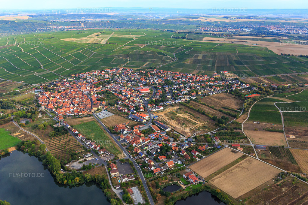 Luftbild: Ortsansicht aus Süden in Sommerach im Bundesland Bayern in Deutschland. Foto: IMG_111246.jpg vom 09.09.2018 durch Werner Riehm/FLY-FOTO.de