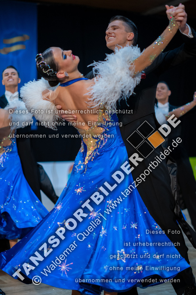 20250118-10371 | Hier finden Sie Tanz Bilder vom Latein und Standard Formationen tanzen. Sportbilder vom Tanzsport. Schöne Fotos und von Weltmeisterschaft, Europameisterschaft, Bundesliga, Regionalliga, Oberliga und Landesliga sowie von GOC Stuttgart, DanceComp, WM Bremen