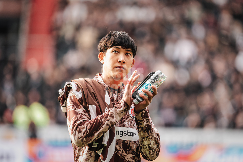 Fußball | Männer | Saison 2025/2026  | Fußball-Bundesliga | 25. Spieltag | FC St. Pauli vs. Eintracht Frankfurt | 08.03.2026 | Taichi Hara (#8, FC St. Pauli) vor dem Spiel