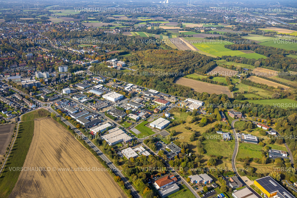 Luenen241012437 | Luftbild, Gewerbegebiet Zum Pier, hinten Förderturm Skulptur Colani UFO, auch Colani Ei im Lüntec Gründerzentrum, auf dem Gelande ehemalige Zeche Minister Achenbach Schacht 4, Bergehalde Tockhausen Waldgebiet, Brambauer, Lünen, Ruhrgebiet, Nordrhein-Westfalen, Deutschland