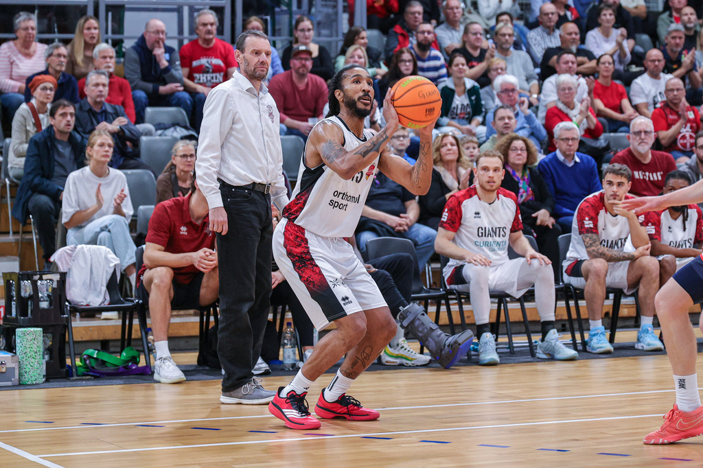 Pro A BAYER GIANTS vs Eisbären Bremerhaven-78 | Fotos von Basketballspielen aus dem Raum NRW fotografiert von Gero Mueller-Laschet und Daniel Schaefer - Realisiert mit Pictrs.com