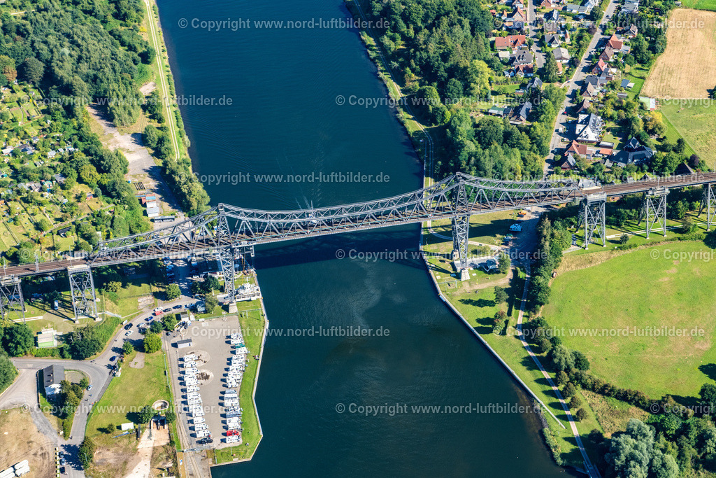 Rendsburg_Rendsburger_Hochbrücke_Nord_Ostsee_Kanal_ELS_2396200922 (12) | OSTERRöNFELD 20.09.2022 Viadukt des Bahn- Brückenbauwerk zur Streckenführung der Bahn- Gleise An der Hochbrücke über den Nord-Ostsee-Kanal in Osterrönfeld im Bundesland Schleswig-Holstein. // Viaduct of the railway bridge structure to route the railway tracks in Osterroenfeld in the state Schleswig-Holstein. Foto: Martin Elsen