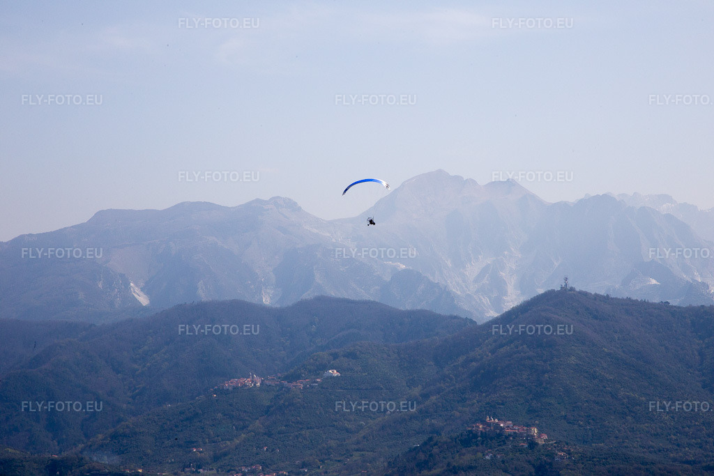 Vue aérienne: Ameglia à Carrara dans le département Massa-Carrara, Italie – .Photo: IMG_087146.jpg prise le 04/04/2016 par Werner Riehm/FLY-FOTO.eu – Résolution de l'original: 5472 x 3648 px
