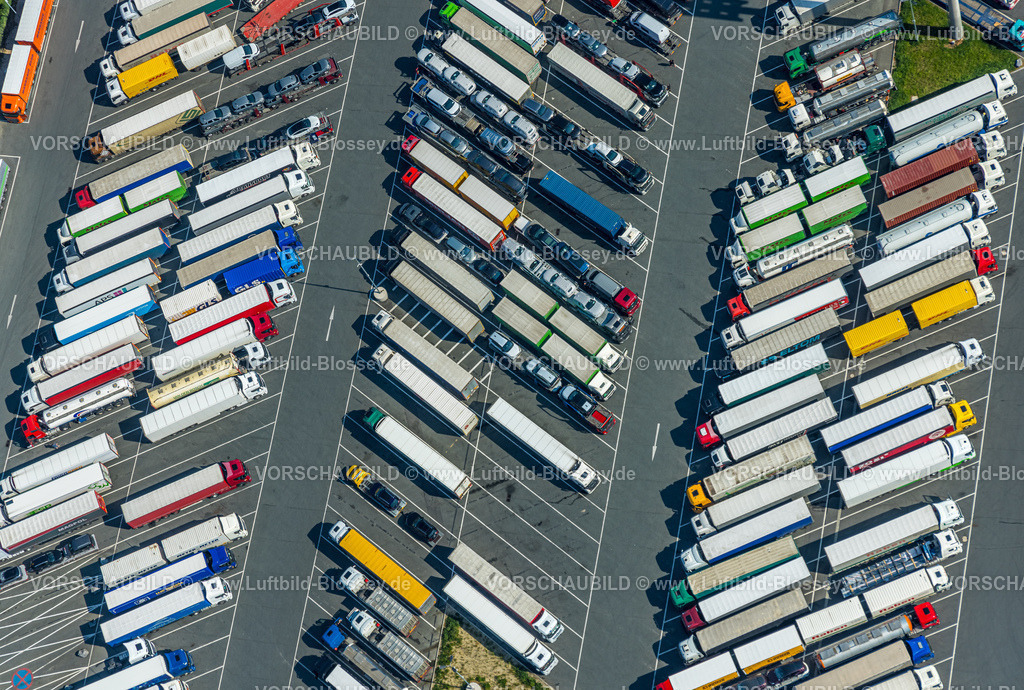 Hamm240502815 | Luftbild des Autohof Lippetal an der Autobahn A2, Ausfahrt Hamm-Uentrop, LKW-Parkplatz, Ruhezeiten, Lippetal, Stadtgrenze zu Hamm, Ruhrgebiet, Nordrhein-Westfalen, Deutschland