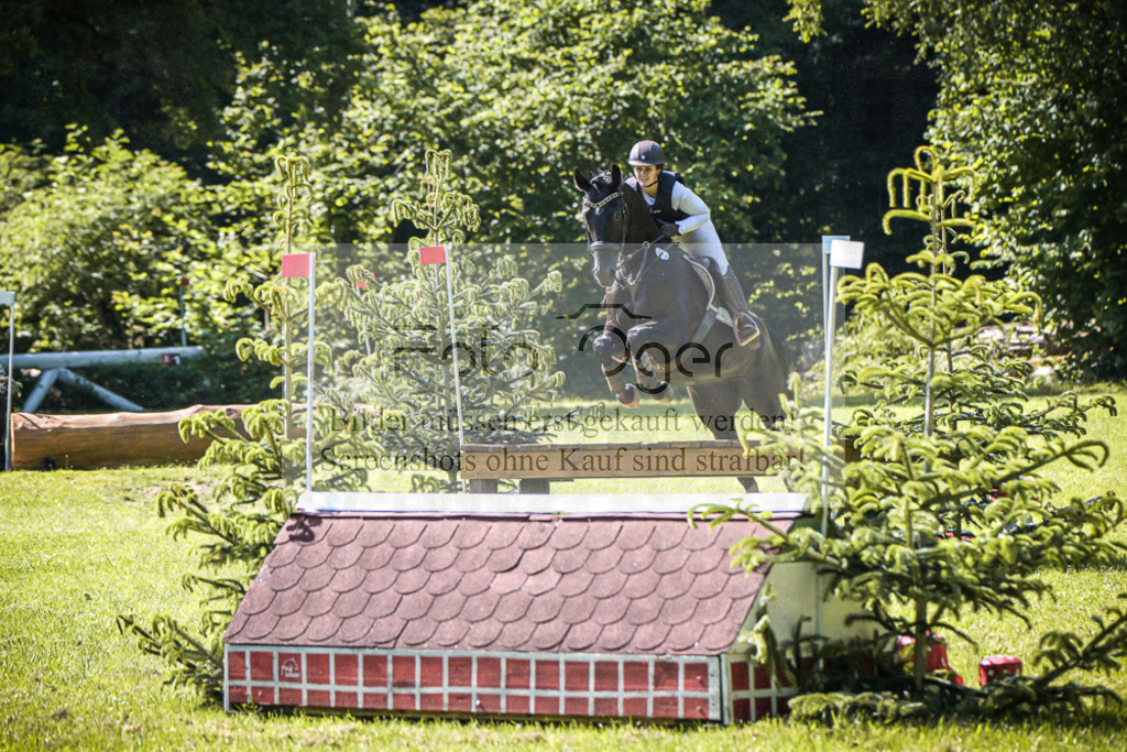 DOS_6209 | Entdecke hochwertige Reitturnierfotos von Foto Oger. Professionell, emotional und authentisch – jetzt Lieblingsmomente im Shop bestellen.Deutschlandweite Turnierfotografie. - Realisiert mit Pictrs.com