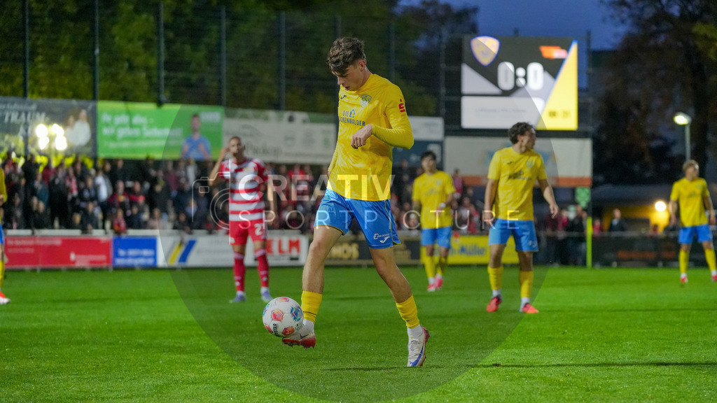 Fußball, Herren, Saison 2025/2026, Testspiel, Freundschaftsspiel, FSV 63 Luckenwalde vs. 1.FC Union Berlin, Mittwoch 08.10.2025, Werner-Seelenbinder-Stadion Luckenwalde, | Fußball, Herren, Saison 2025/2026, Testspiel, Freundschaftsspiel, FSV 63 Luckenwalde vs. 1.FC Union Berlin, Mittwoch 08.10.2025, Werner-Seelenbinder-Stadion Luckenwalde, Im Bild: Tim Maciejewski (Luckenwalde) - Realisiert mit Pictrs.com