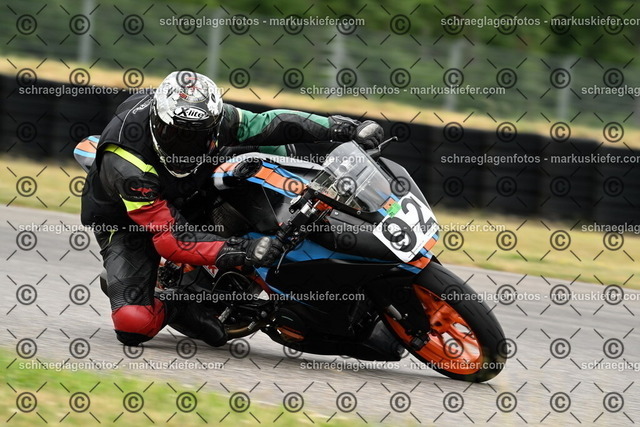 25bt02-1421 | markuskiefer.com - Realisiert mit Pictrs.com