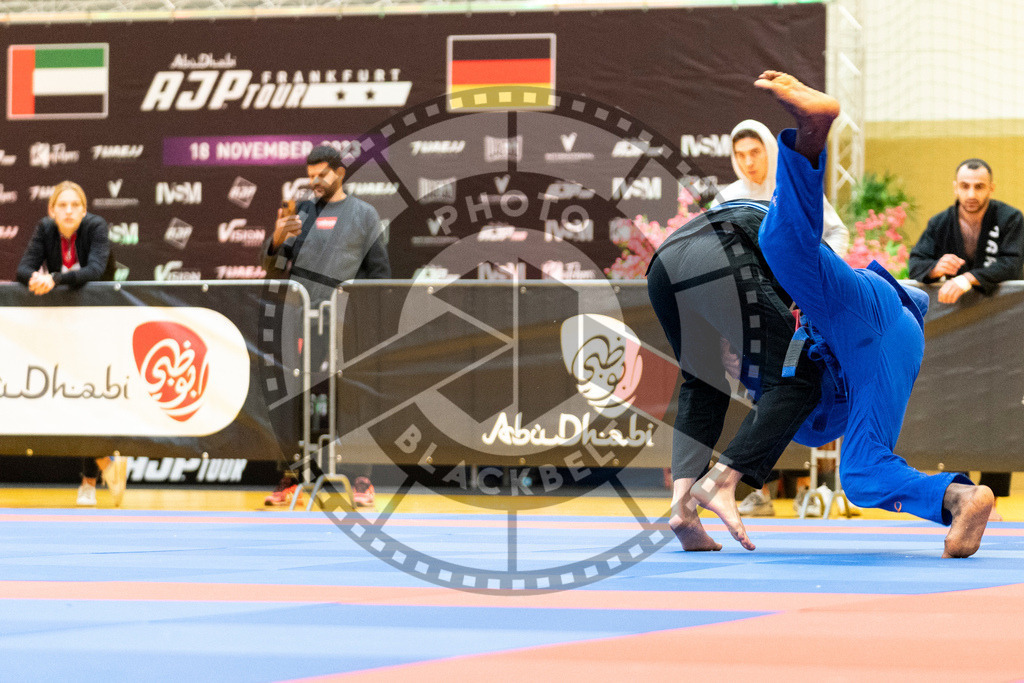 20231118PBB10531 | Fighters compete during the AJP Tour 600 Frankfurt Championship in Frankfurt/Main, Germany, on November 18, 2023.