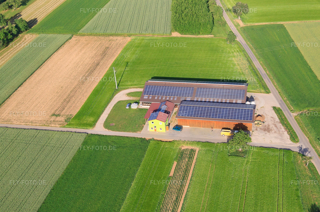 Luftbild: Aussiedlerhof am Bläsikelterweg im Ortsteil Wankheim in Kusterdingen im Bundesland Baden-Württemberg in Deutschland. Foto: IMG_67700.jpg vom 09.06.2014 durch Werner Riehm/FLY-FOTO.de – Auflösung des Originals: 4381 x 2899 px