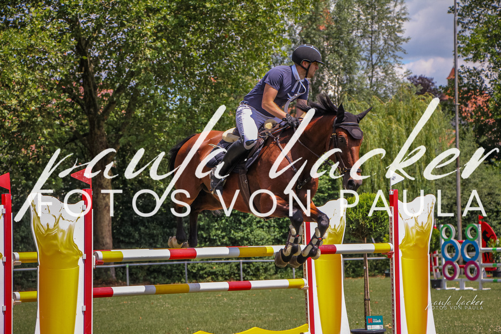 IMG_9269 | Erleben Sie dynamische Sport- und emotionale Tierfotografie in Süddeutschland mit Fotos von Paula. Spezialisiert auf Pferde- und Hundefotografie sowie Sportevents. Kontaktieren Sie mich für einzigartige und ausdrucksstarke Bilder Ihrer besonderen Momente. - Realisiert mit Pictrs.com