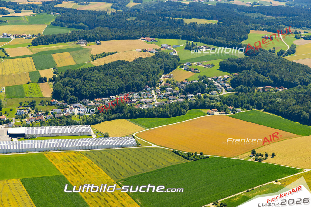 Aktuelles Luftbild von  Roßbach - Die Luftaufnahme wurde 2022 mittels UL-Flugzeug erstellt ( keine Drohne ) - hochauflösende Kamera-Systeme von  Canon -Beste Qualität - Für grossformatige Ausdrucke geeignet. Die Geschenkidee !