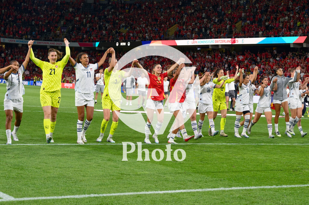 Spain v Switzerland - UEFA Women's EURO 2025 Quarter-Final | BERN, SWITZERLAND - JULY 18: Switzerland team thanks the fans during the UEFA Women's EURO 2025 Quarter-Final match between Spain v Switzerland at Stadion Wankdorf on July 18, 2025 in Bern, Switzerland. (Photo by Giuseppe Velletri/Sports Press Photo/Getty Images)