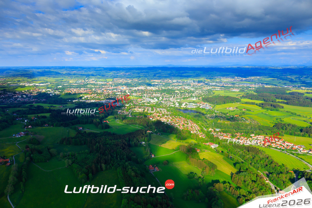 Die Luftaufnahme der Stadt Kempten Allgäu wurde vom UL-Flugzeug heraus erstellt ( keine Drohne )- hohe Auflösung für beste Qualität