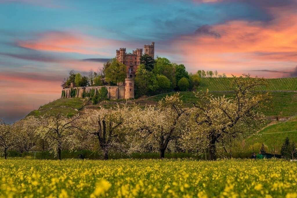Schloß Ortenberg | Das Ortenberger Schloß in Frühlingsfarben - Realisiert mit Pictrs.com