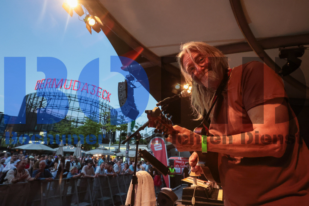 SES_BTFEUE20250704-1 | bond - Realisiert mit Pictrs.com