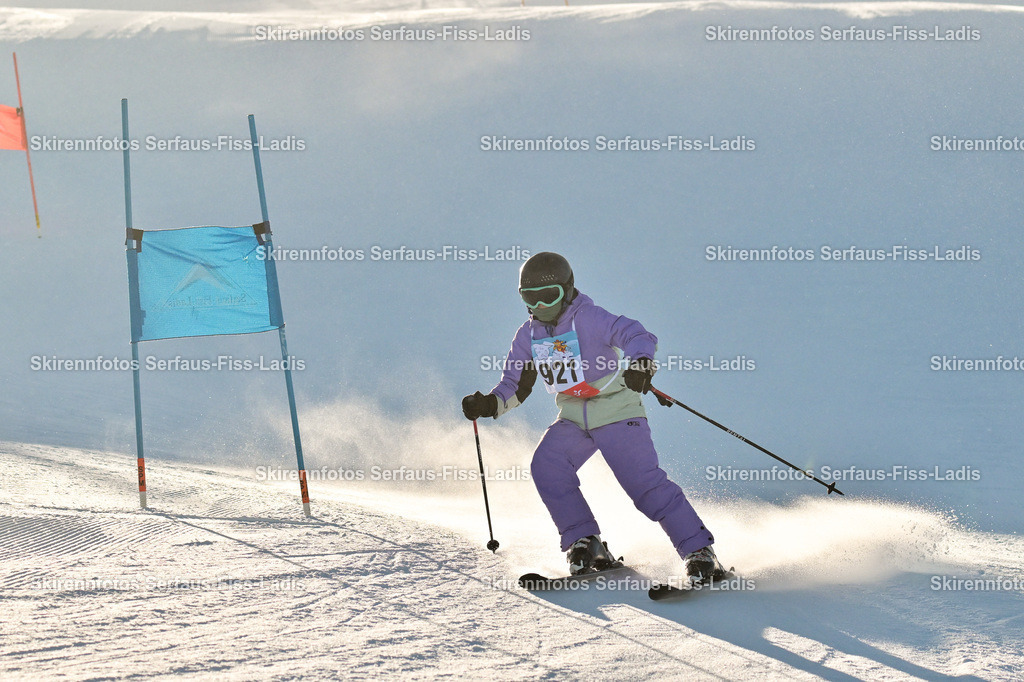 SRF_25.12.2025_0337 | Skirennfotos,Serfaus,Fiss,Ladis,Kinderskirennen,Winter,Tirol,Oberland,skirace,SFL,feelfree,weil wir's genießen,ski,Ski,skifahren,Sonnenplateau, - Realisiert mit Pictrs.com