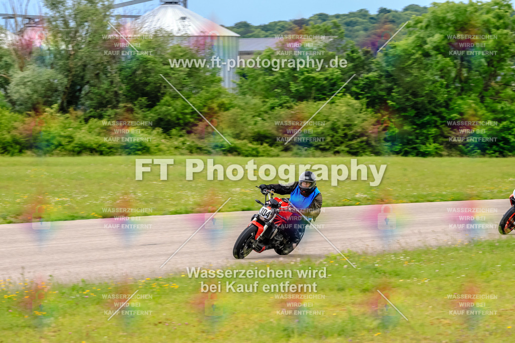 MotoTeam-3095 | Hier findet Ihr Bilder von Touristenfahrten auf der Nürburgring Nordschleife oder von anderen Veranstaltungen die ich besucht habe. Viel Spass beim Durch Schauen 