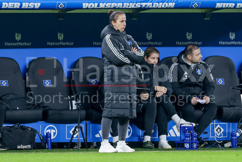 Fussball, Google Pixel Frauen-Bundesliga, Hamburger SV - 1. FC Köln | Liese Brancao (Lis, Trainerin, Hamburger SV), DIE DFB-RICHTLINIEN UNTERSAGEN JEGLICHE NUTZUNG VON FOTOS ALS SEQUENZBILDER UND/ODER VIDEOÄHNLICHE FOTOSTRECKEN. DFB REGULATIONS PROHIBIT ANY USE OF PHOTOGRAPHS AS IMAGE SEQUENCES AND/OR QUASI-VIDEO.
