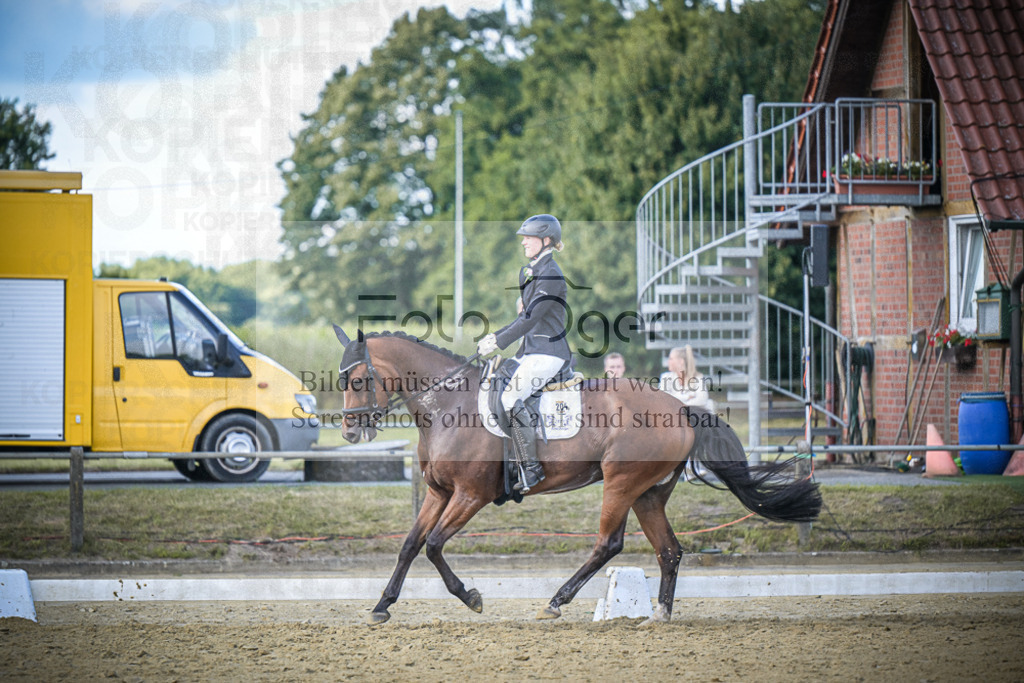 DOS_0807 | Entdecke hochwertige Reitturnierfotos von Foto Oger. Professionell, emotional und authentisch – jetzt Lieblingsmomente im Shop bestellen.Deutschlandweite Turnierfotografie. - Realisiert mit Pictrs.com
