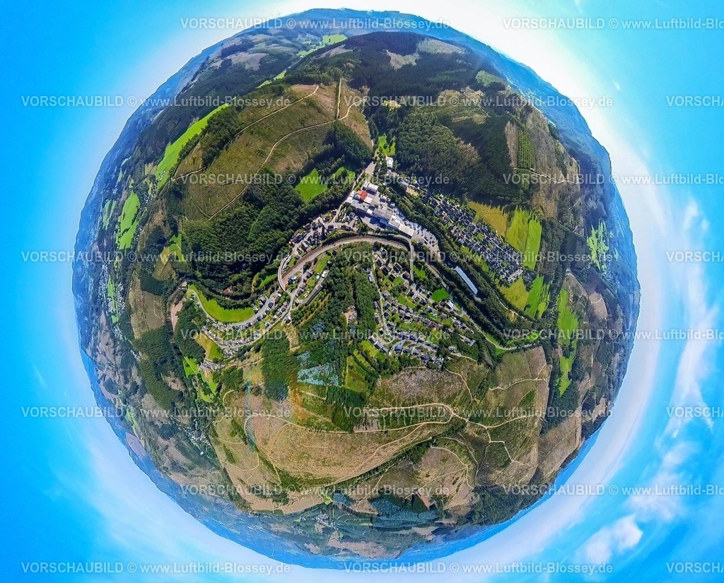 Kirchhundem230990361HofolpeGruenewaldPapier | Luftbild, Ortsansicht Ortsteil Hofolpe mit Gewerbegebiet Grünewald Papier GmbH, Waldgebiet mit Waldschäden, Erdkugel, Fisheye Aufnahme, Fischaugen Aufnahme, 360 Grad Aufnahme, tiny world, Hofolpe, Kirchhundem, Sauerland, Nordrhein-Westfalen, Deutschland