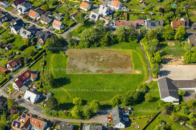 Arnsberg230500223 | Luftbild, Alter Sportplatz an der kath. Bekenntnisgrundschule St. Josef- Bergheim, Bergheim, Arnsberg, Sauerland, Nordrhein-Westfalen, Deutschland