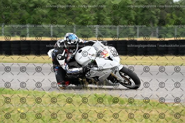 25bt02-0729 | markuskiefer.com - Realisiert mit Pictrs.com