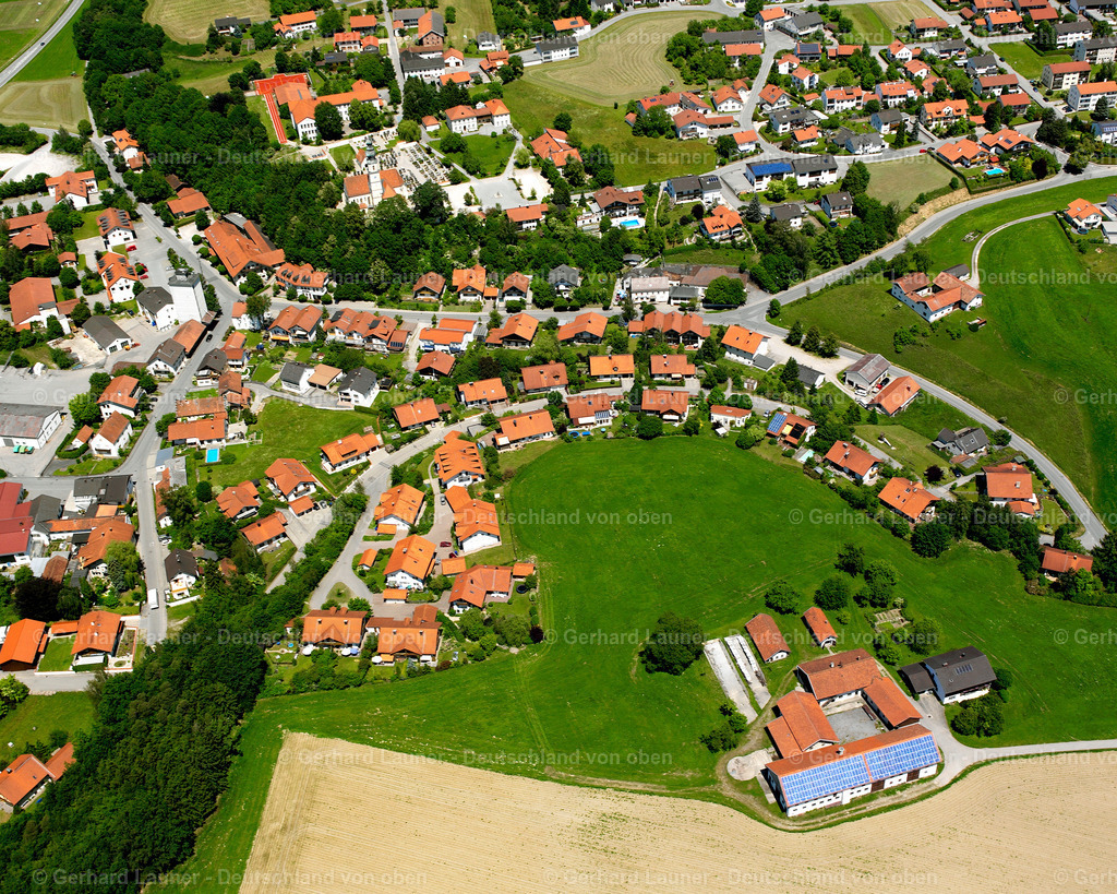 2600532 | KASTL 09.06.2006 Wohngebiet einer Einfamilienhaus- Siedlung  in Kastl im Bundesland Bayern, Deutschland // Single-family residential area of settlement  in Kastl in the state Bavaria, Germany Foto: Gerhard Launer