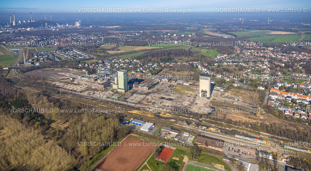 Gelsenkirchen240300064 | Luftbild, Ehemaliges DSK Bergwerk Lippe, Egonstraße, mit Abrissarbeiten, Fernsicht und Wohngebiet Hassel, Gelsenkirchen, Ruhrgebiet, Nordrhein-Westfalen, Deutschland