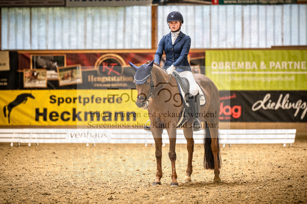 DOS_3457 | Entdecke hochwertige Reitturnierfotos von Foto Oger. Professionell, emotional und authentisch – jetzt Lieblingsmomente im Shop bestellen.Deutschlandweite Turnierfotografie. - Realisiert mit Pictrs.com