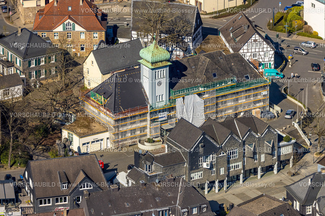 Herdecke250303383 | Luftbild, Rathaus in der Altstadt Baustelle mit Renovierung und verhüllter Hausfassade mit Baugerüst, Herdecke, Ruhrgebiet, Nordrhein-Westfalen, Deutschland